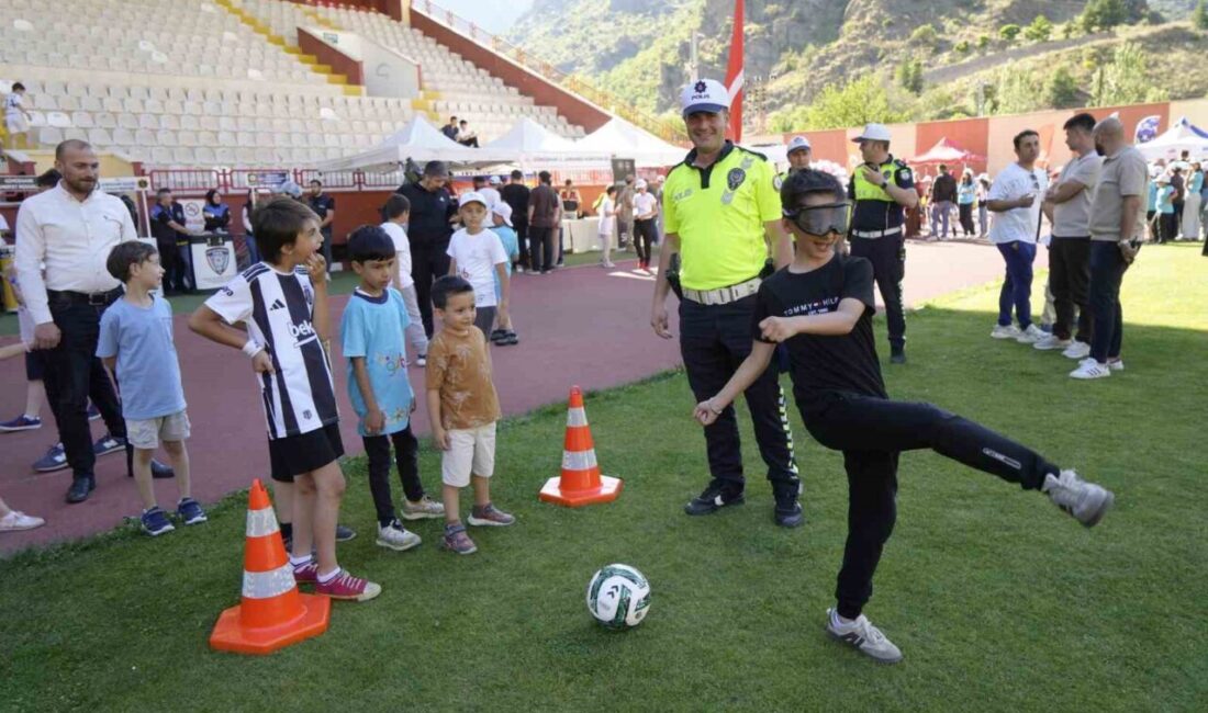 Gümüşhane’de düzenlenen spor şenliğinde çocuklar ve aileleri doyasıya eğlenirken, birbirinden