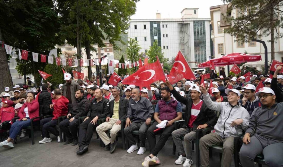 Gümüşhane’de vatandaşlar, A Milli Futbol Takımı’nın Dünya Kupası’nda Avustralya ile