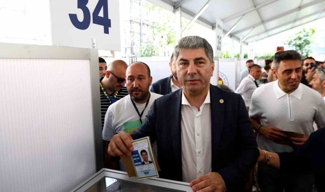 Fenerbahçe başkan adayı Hakan Safi, olağanüstü seçimli genel kurulda oyunu
