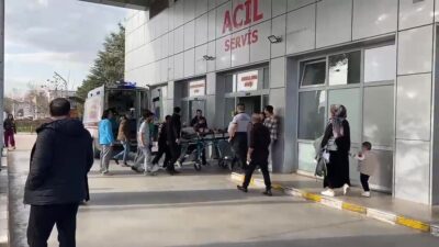 Kocaeli’de inşaatta çalışan 2 işçi, dengelerini kaybetmeleri neticesinde iskeleden düşerek