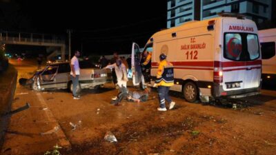 Kastamonu’da Alparslan Türkeş Bulvarı üzerinde refüje çarpan otomobildeki yaralıya müdahale