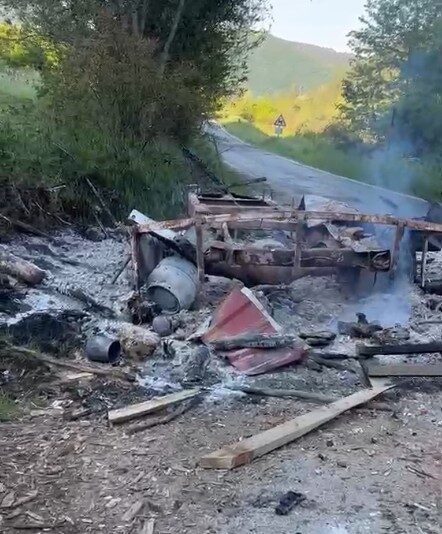 Kastamonu’nun Taşköprü ilçesinde çıkan yangında park halindeki karavan ile iş