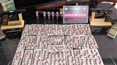 Kastamonu’da polis ekiplerince gerçekleştirilen operasyonda 470 adet sentetik ecza hapı