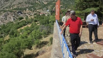 Kemaliye Kaymakamı Emirhan Arıkan, kurum amirleriyle birlikte Yeşilyayla ve Yeşilyamaç