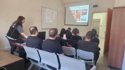 Erzincan’ın Kemaliye ilçesinde, uyuşturucuyla mücadele kapsamında vatandaşlara yönelik bilgilendirme faaliyeti