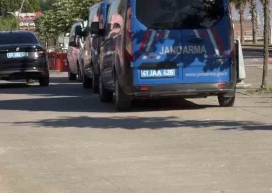 Kocaeli’de jandarma ekiplerince rüşvet ve tefecilik iddiasıyla düzenlenen operasyonda 18