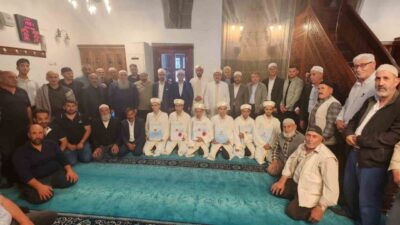 Erzurum’da tarihi Bakırcı Camii’nde hafızlık eğitimlerini tamamlayan 6 öğrenci için