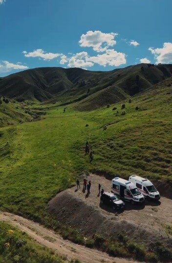 Tunceli’de mantar toplamak için araziye çıkan 3 kişi ayı saldırısında