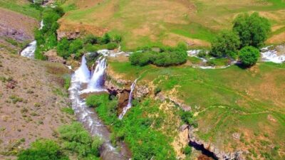 Erzincan’ın Tercan ilçesinde, 2 bin metre rakımda bulunan Konarlı Şelalesi,