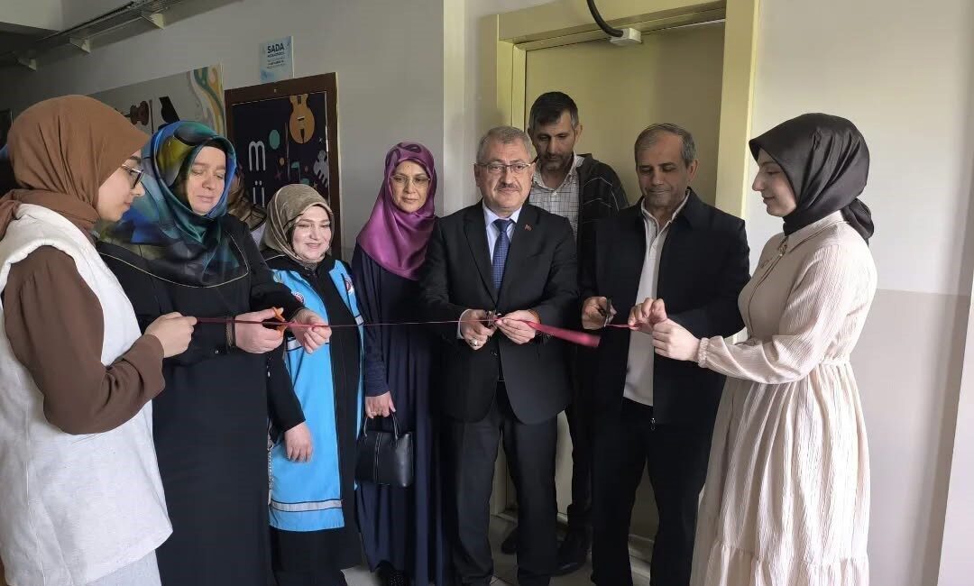 Palandöken Kız Anadolu İmam Hatip Lisesi öğrencilerinin talebi üzerine, Türkiye