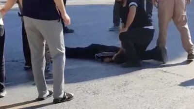 Sakarya’nın Adapazarı ilçesinde okul servisi, scooter kullanan çocuğa çarparak zincirleme