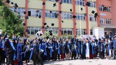 Atatürk Üniversitesi Oltu Meslek Yüksekokulu’nda 2025-2026 eğitim-öğretim yılı mezuniyet töreni