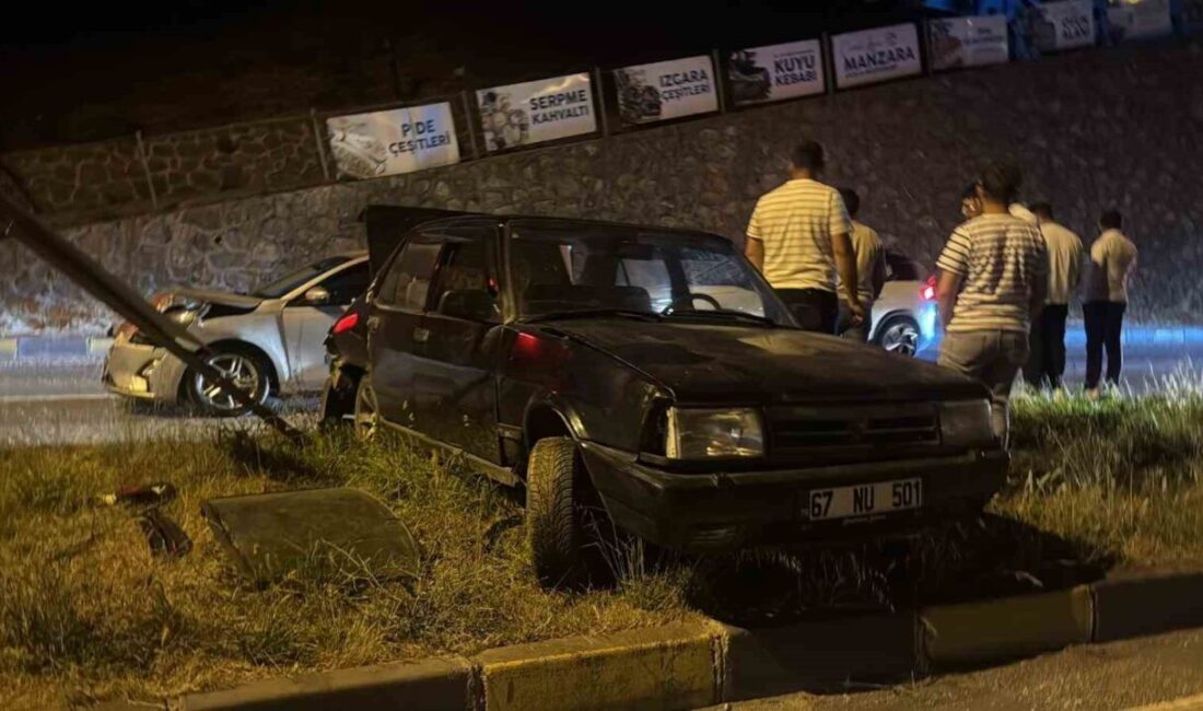 Zonguldak’ın Alaplı ilçesinde otomobille çarpışan araç yaklaşık 100 metre sürüklendi.