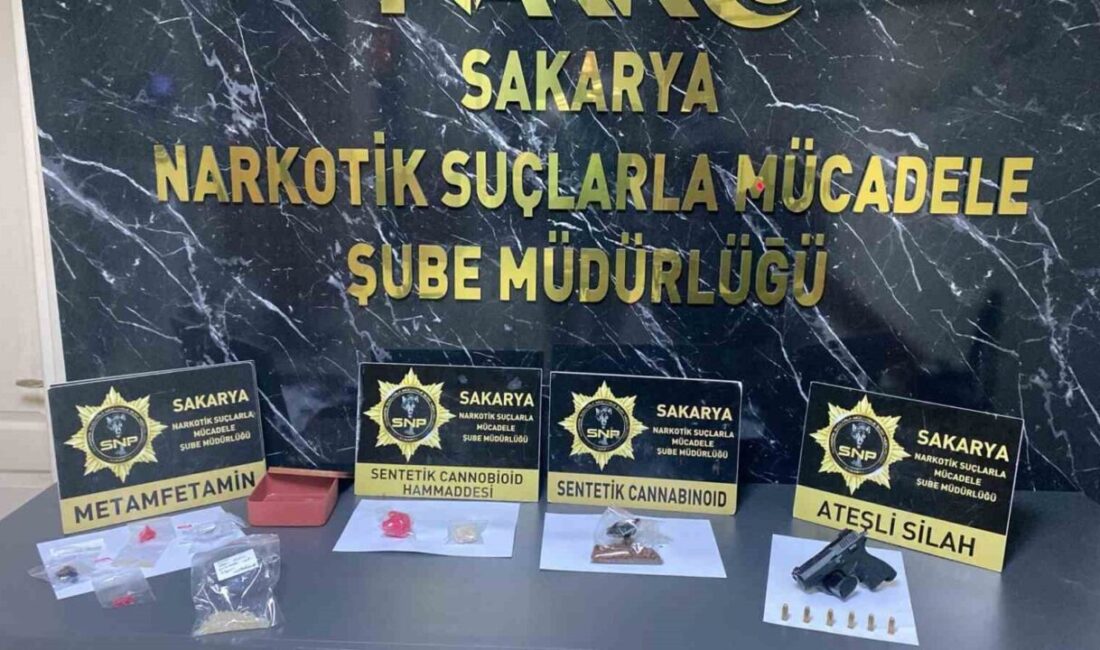 Sakarya’nın Adapazarı ilçesinde polisten kaçmaya çalışan zanlı, girdiği bir iş