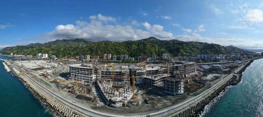 Yapımı devam eden Rize Şehir Hastanesi projesi Rize’nin sağlık turizmine