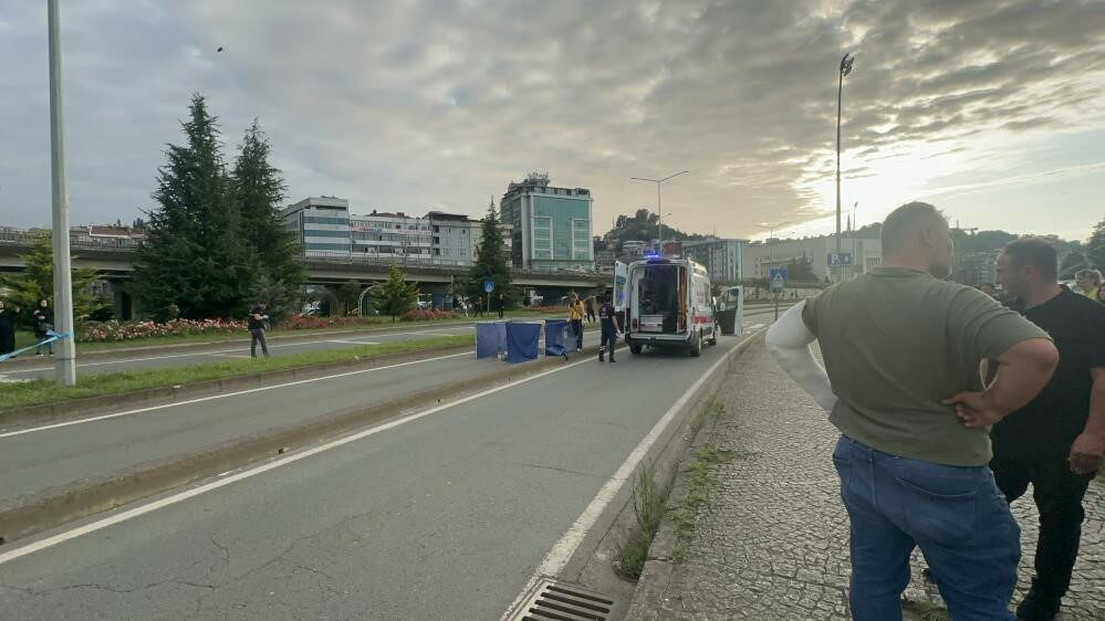 Rize’de bir kadına çarparak olay yerinden kaçan sürücü, polis ekiplerinin