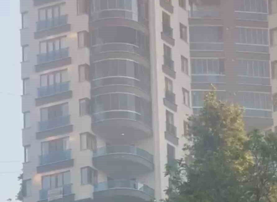 Rize’de bir binanın 7. katındaki dairede yangın çıktı. Yangın itfaiye