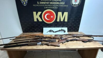 Sakarya’nın Adapazarı ilçesinde bir iş yerine düzenlenen silah kaçakçılığı operasyonunda