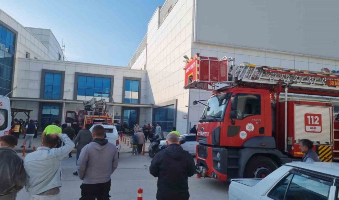 Sinop’ta Atatürk Devlet Hastanesi poliklinik servisinde kabloların tutuşması sonucu çıkan