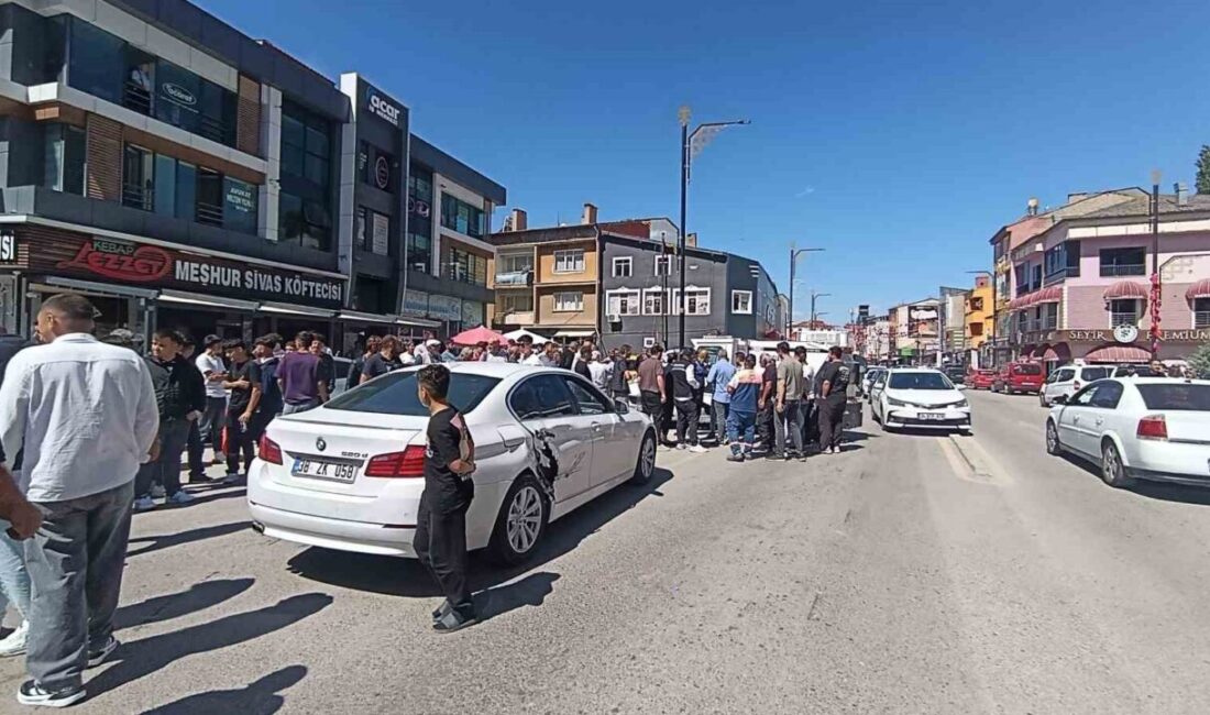 Sivas’ın Şarkışla ilçesinde 4 aracın karıştığı zincirleme trafik kazasında 1