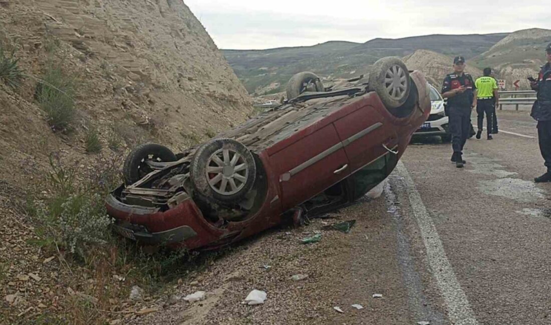 Sivas’ta bir otomobilin takla attığı kazada 2’si ağır 3 kişi