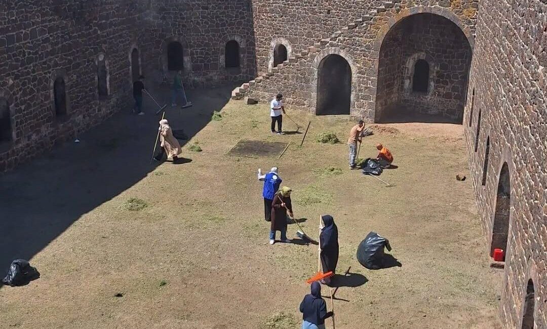 Erzurum’un tarihi sembollerinden Aziziye Tabyaları, “Ecdada Vefa” projesi kapsamında düzenlenen