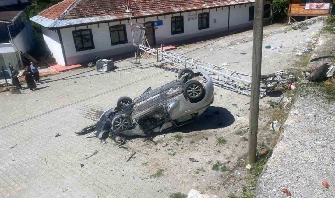 Kastamonu’nun Küre ilçesinde otomobilin takla atarak aydınlatma direğine çarptığı kazada