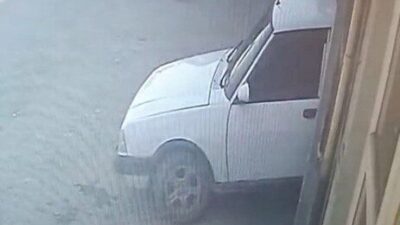 Kastamonu’nun İnebolu ilçesinde tamir etmek için altına girdiği otomobilin altında