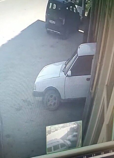Kastamonu’nun İnebolu ilçesinde tamir etmek için altına girdiği otomobilin altında