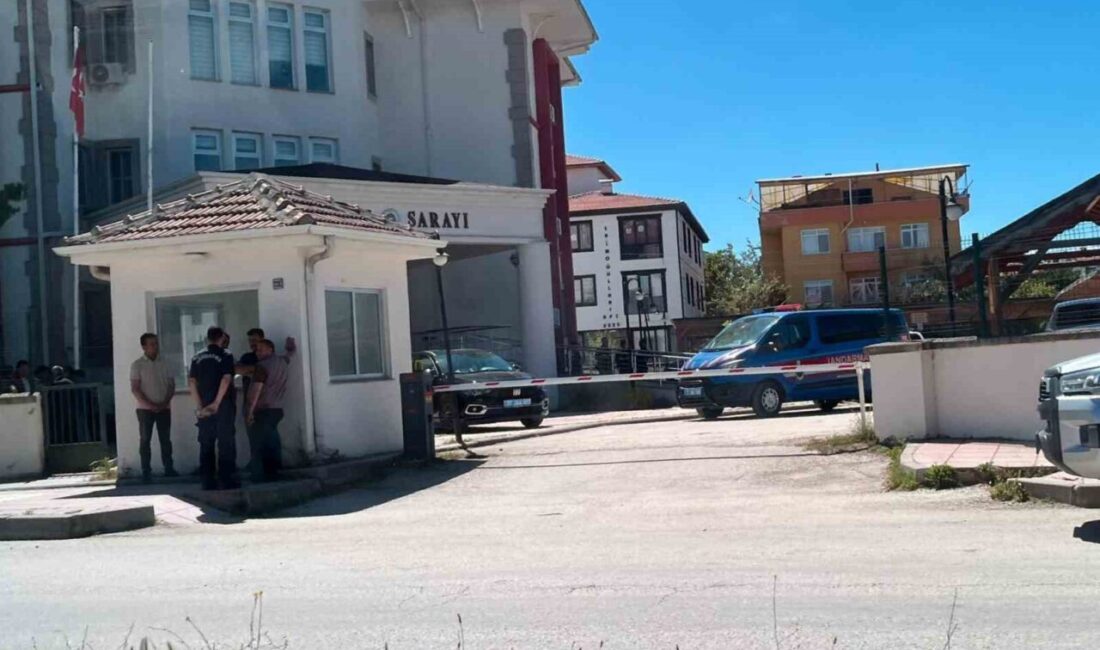 Kastamonu’nun Taşköprü ilçesinde daha öncesinde tartıştığı kişinin iş yerini basarak
