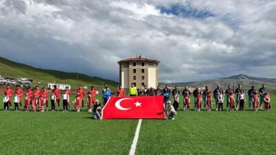 Tekman da düzenlenen kaymakamlık kupası Mustafa Çiftçi futbol turnuvasını Hürriyet