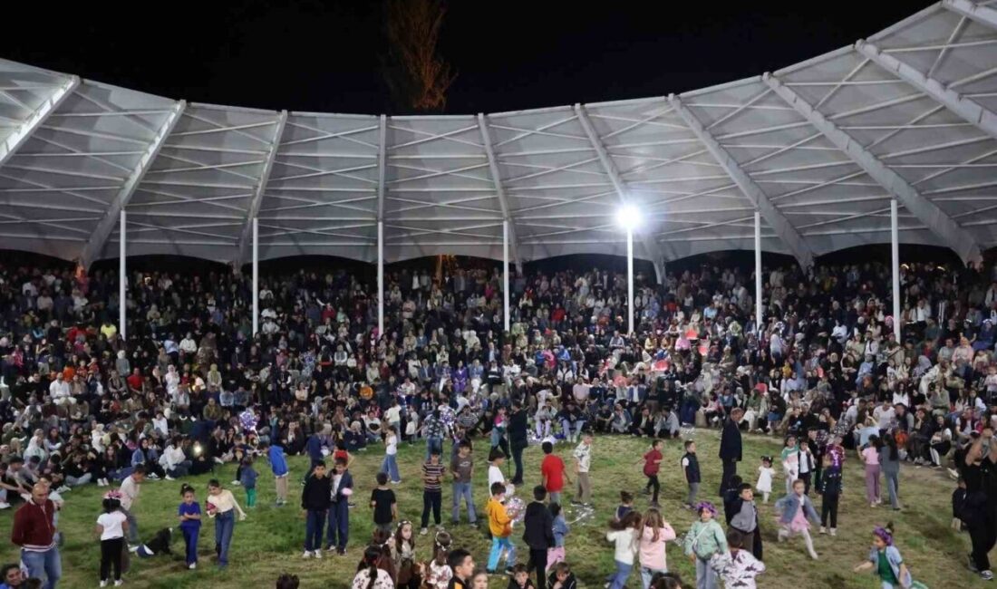 Erzurum’un Uzundere ilçesinde bu yıl düzenlenen Tortum Şelalesi Festivali, binlerce