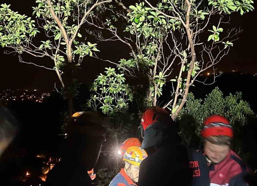 Trabzon’un Ortahisar ilçesinde kendi arazisindeki sarp yamaçta mahsur kalan bir