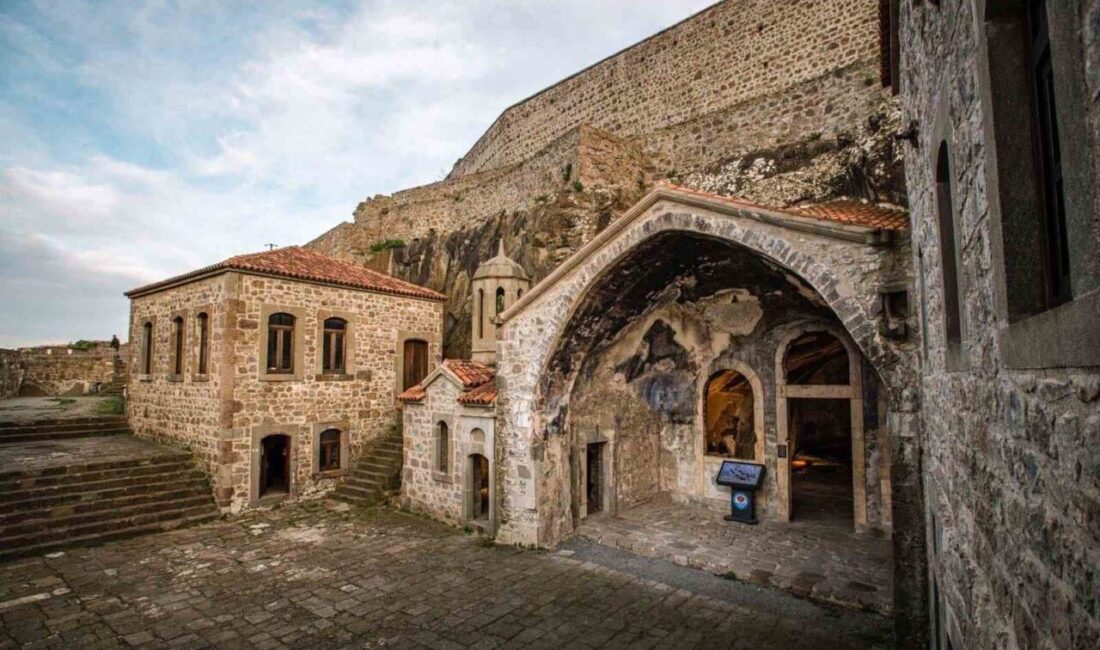 Trabzon’da turizm destinasyonları yoğun ilgi görüyor. Kızlar Manastırı, Atatürk Köşkü,