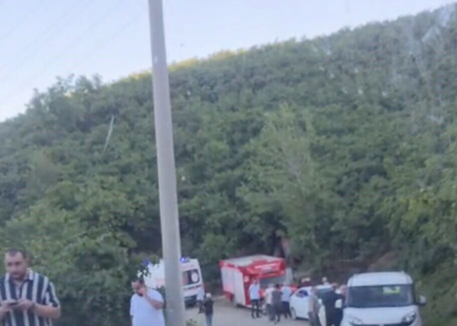 Sakarya’nın Kocaali ilçesinde kontrolden çıkan traktöre bağlı holder (ilaçlama motoru)