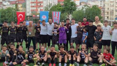 Trabzon U13 Ligi’nde şampiyonluk kupası, Faroz Sahası’nda nefes kesen finalin