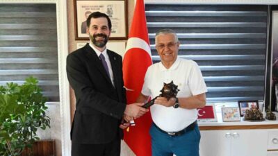 Ukrayna Antalya Başkonsolosu Boğdan Konopliastyi, Kemer Belediye Başkanı Necati Topaloğlu’na