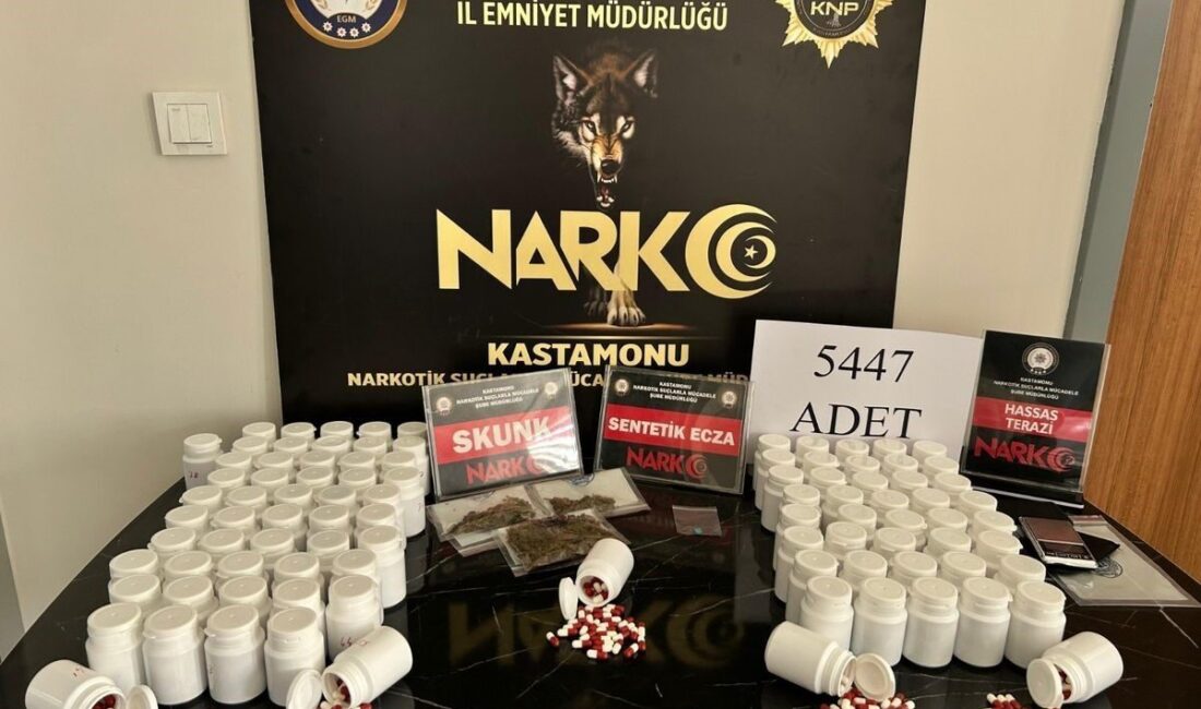 Kastamonu’da binlerce sentetik ecza hapı ve skunk maddesi ile yakalanan