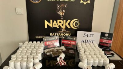 Kastamonu’da binlerce sentetik ecza hapı ve skunk maddesi ile yakalanan