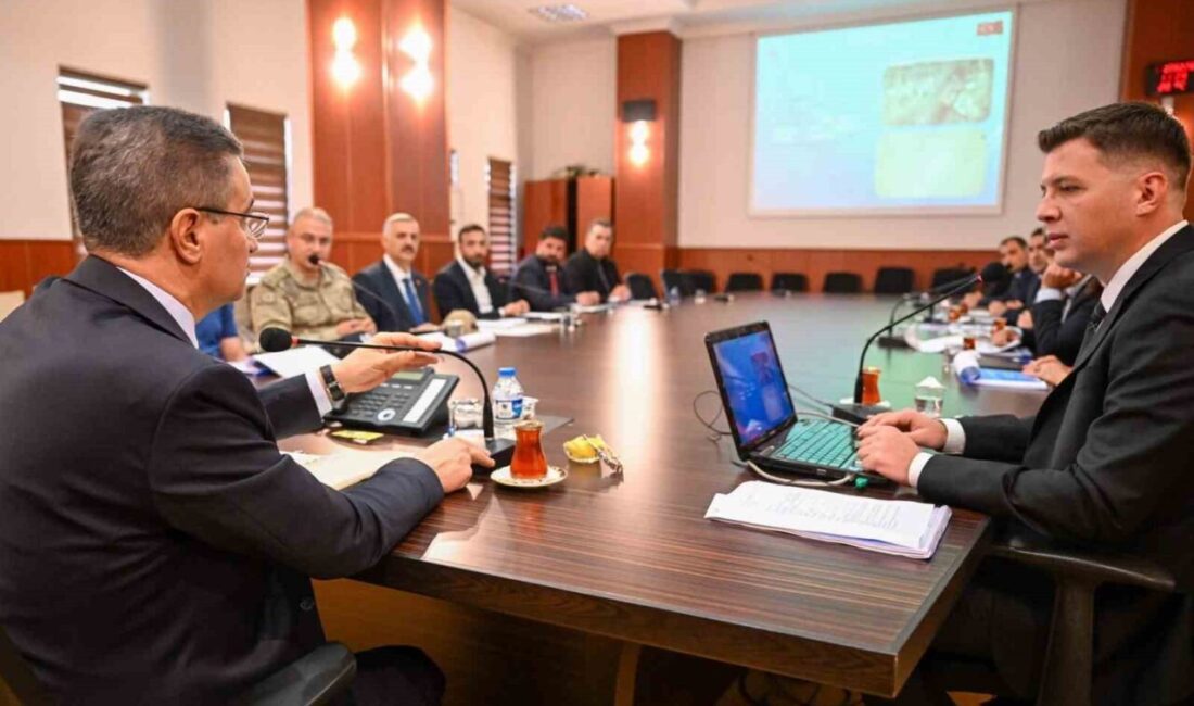 Vali Aydın Baruş, Palandöken Kaymakamlığını ziyaret ederek Kaymakam Yunus Kızılgüneş’ten