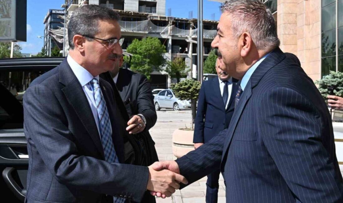 Vali Aydın Baruş, Palandöken Belediye Başkanı Muhammet Sunar’ı makamında ziyaret