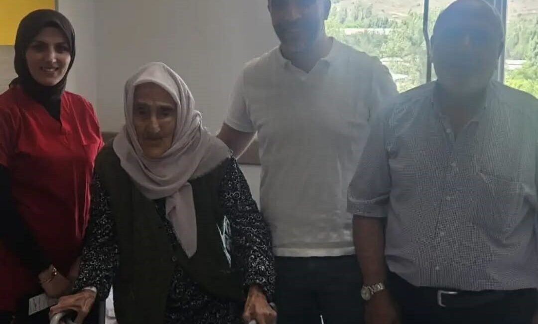 Bayburt Devlet Hastanesinde düşmeye bağlı sol uyluk kemiği (femur) kırığı