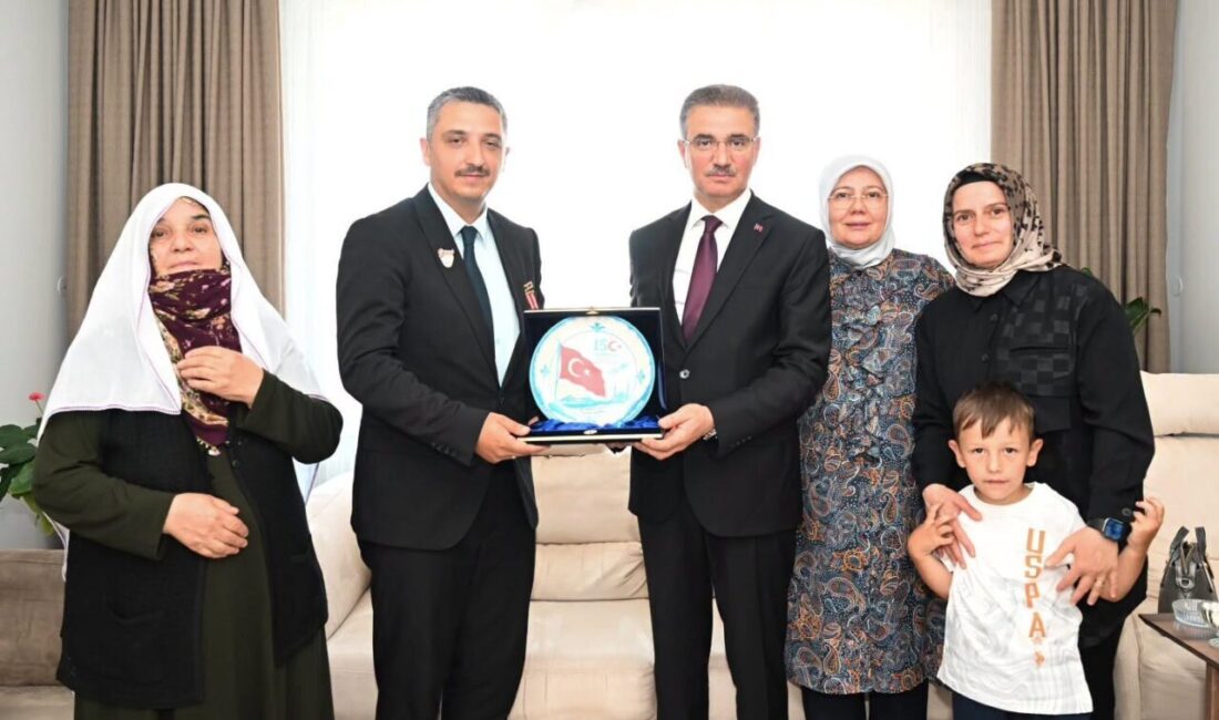 Vali Aydın Baruş ve eşi Nagihan Baruş ile birlikte 15