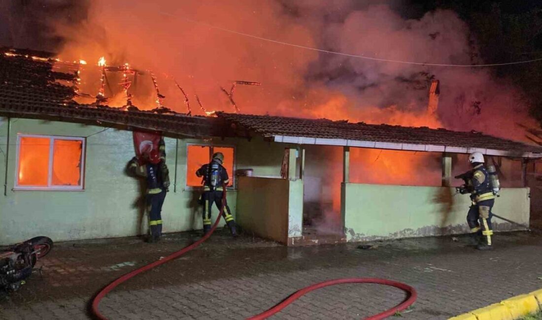 Kocaeli’nin Kartepe ilçesinde annesinin de içinde bulunduğu evi ateşe verdiği