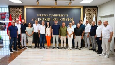 Ordu’nun Altınordu Belediye Başkanı Ulaş Tepe, belediye meclis üyeleriyle birlikte
