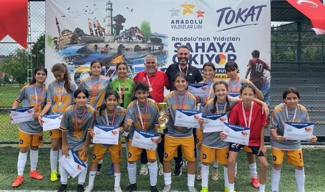 Erzincan’ı temsil eden ANALİG Kız Futbol Takımı, Tokat’ta düzenlenen Anadolu