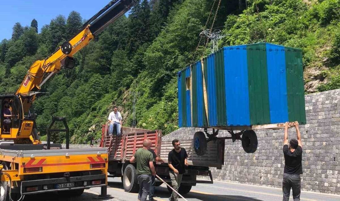 Rize’nin Çamlıhemşin ilçesinde Ayder Yaylası yolunda izinsiz yapılaşmayla mücadele kapsamında