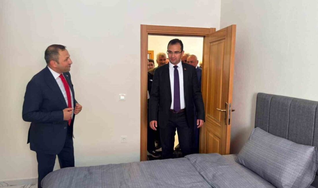 Erzincan’ın Refahiye ilçesine bağlı Aydoğan köyünde yapımı tamamlanan köy konağı