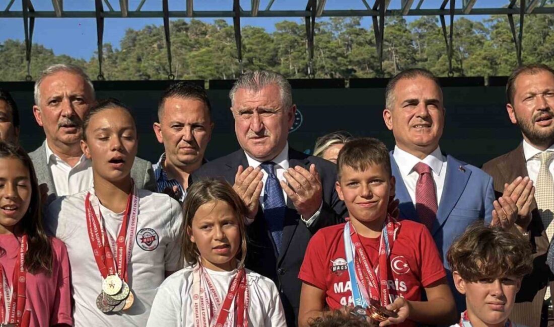 Gençlik ve Spor Bakanı Osman Aşkın Bak, Muğla genelinde tamamlanan