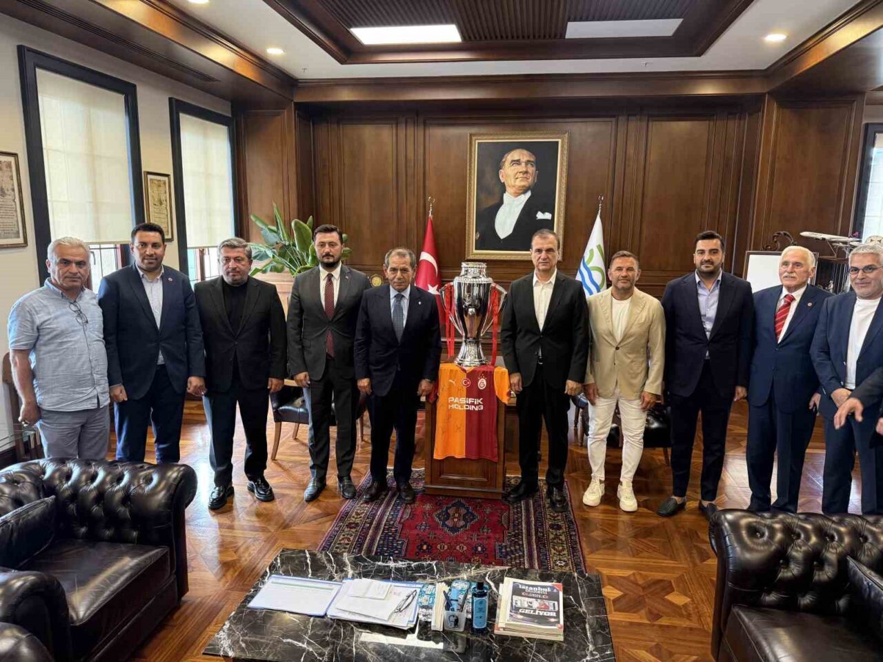 Galatasaray Başkanı Dursun Özbek ve Teknik Direktör Okan Buruk, Büyükçekmece